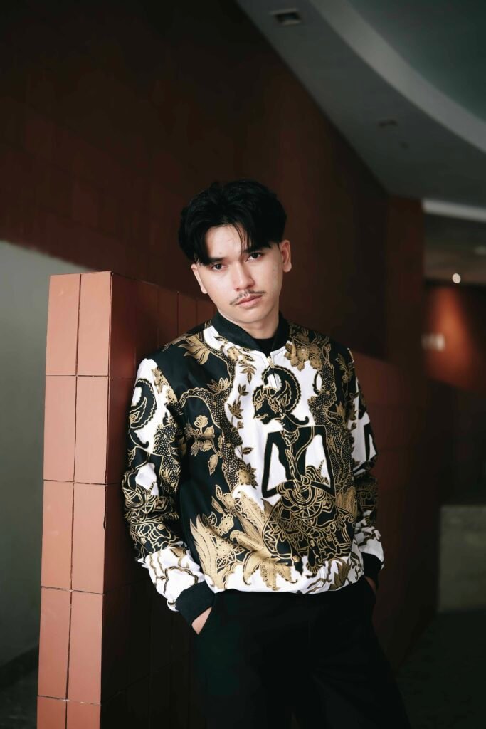 Jaket Bomber Batik Unisex Motif Wayang Srikandi